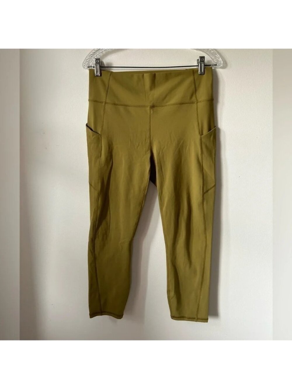 Fabletics‎  Oasis PureLuxe High-Waisted Capri Leggings